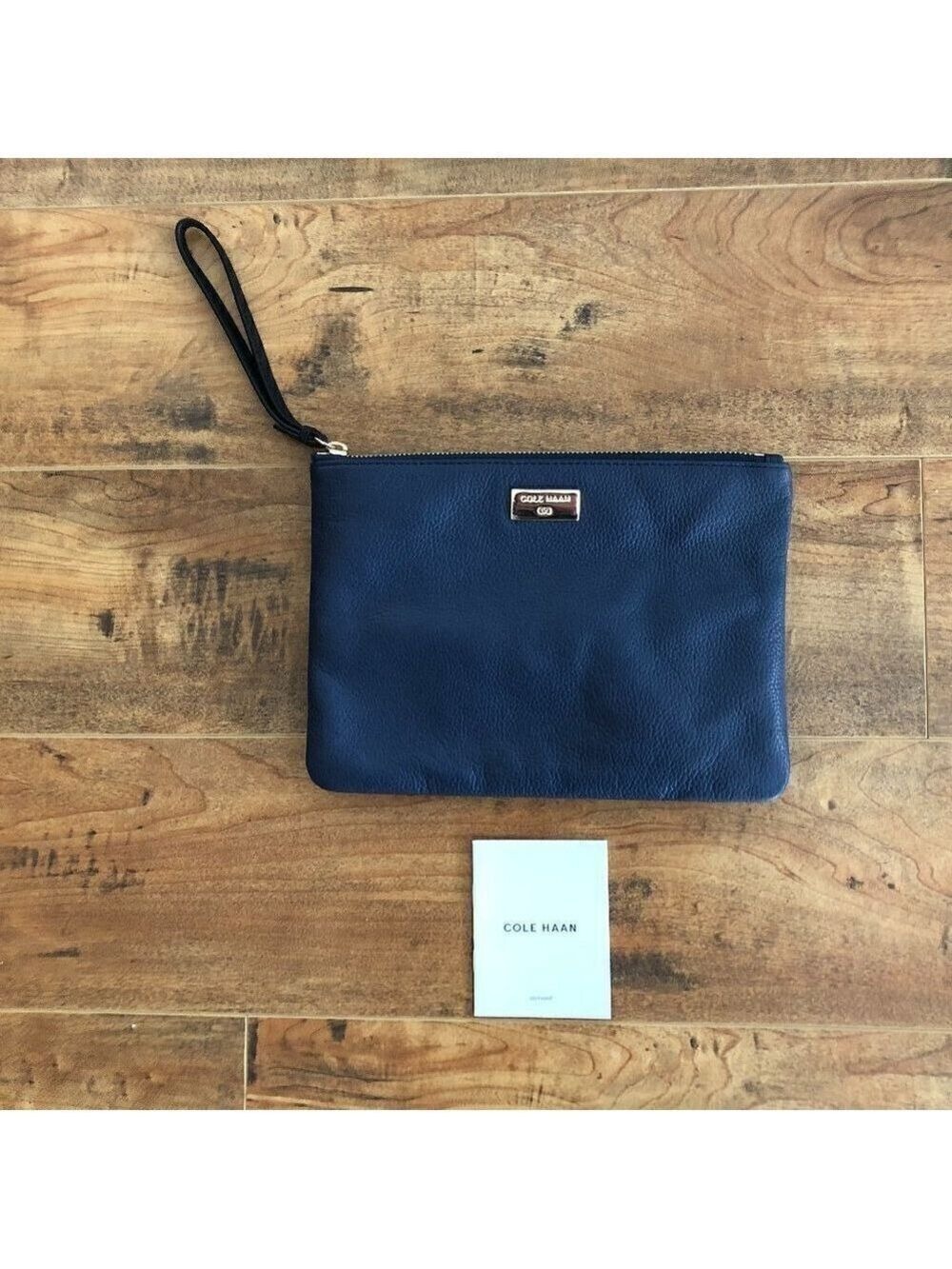 𝅺**NWT** COLE HAAN Kiera Medium Leather Pouch